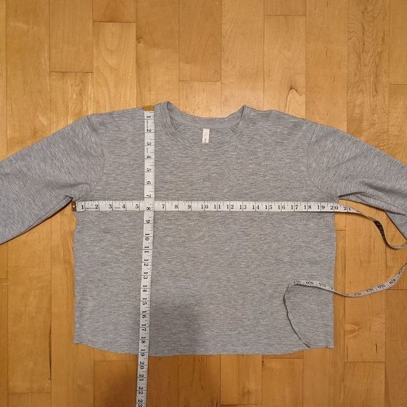 Aritzia BABATON cropped long sleeve grey size Small cropped sweatshirt @M - Picture 5 of 5